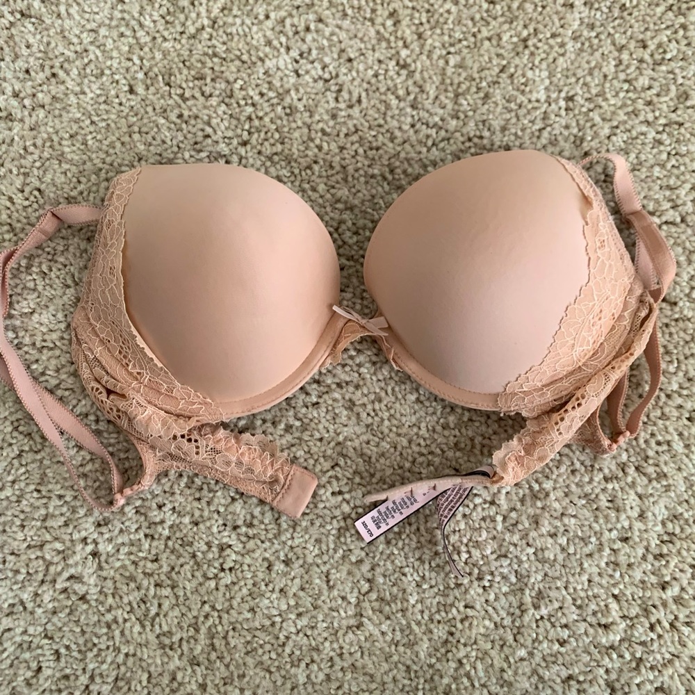 Nude Victoria’s Secret 32 D